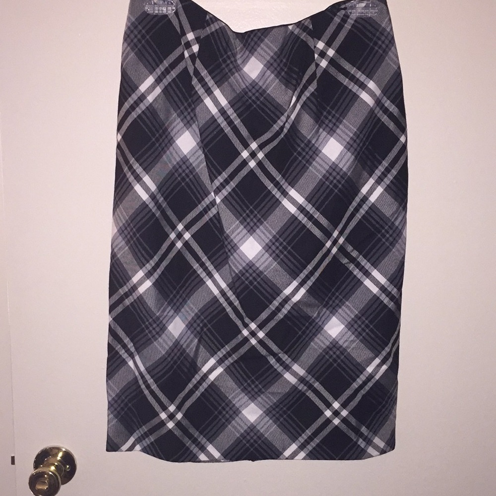 White House black mArket plaid skirt never worn